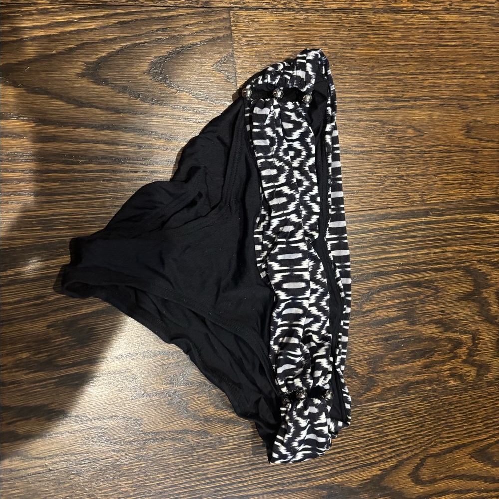 Carmen Marc Valvo Black and White Swimwear